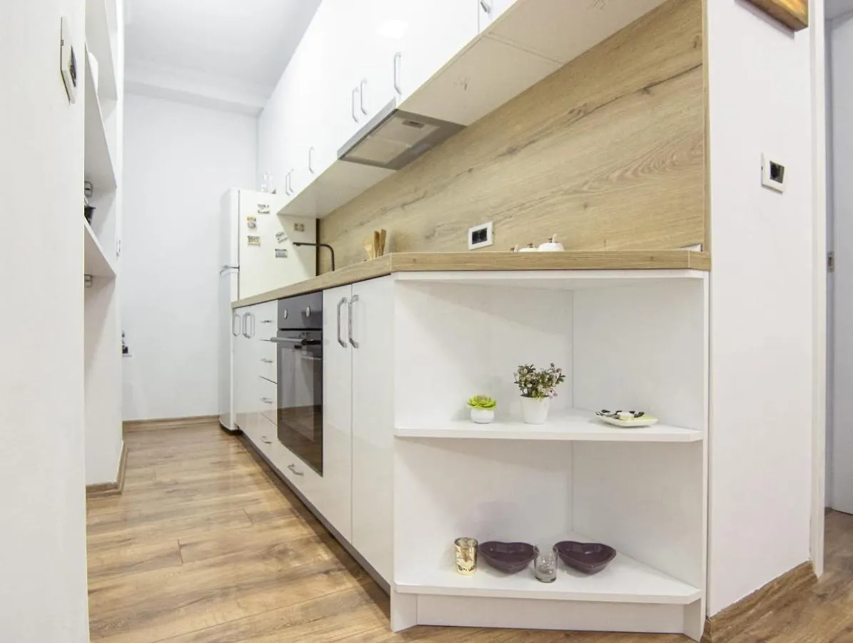 Dea'S Home Tirana Center 0*,  Albanien